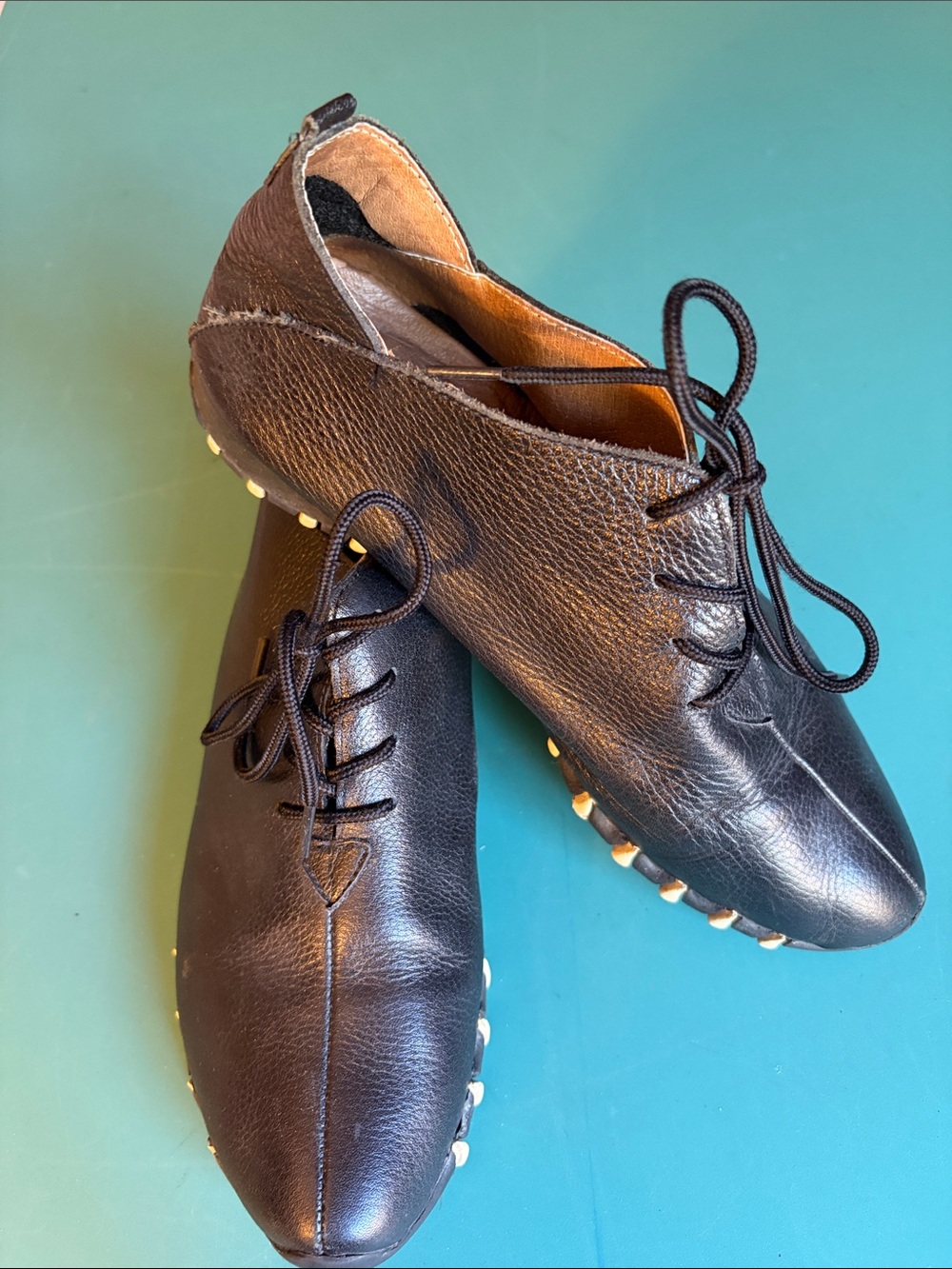 Litfoot black leather lace up walking shoes with white stitching sole. Size 7.5.